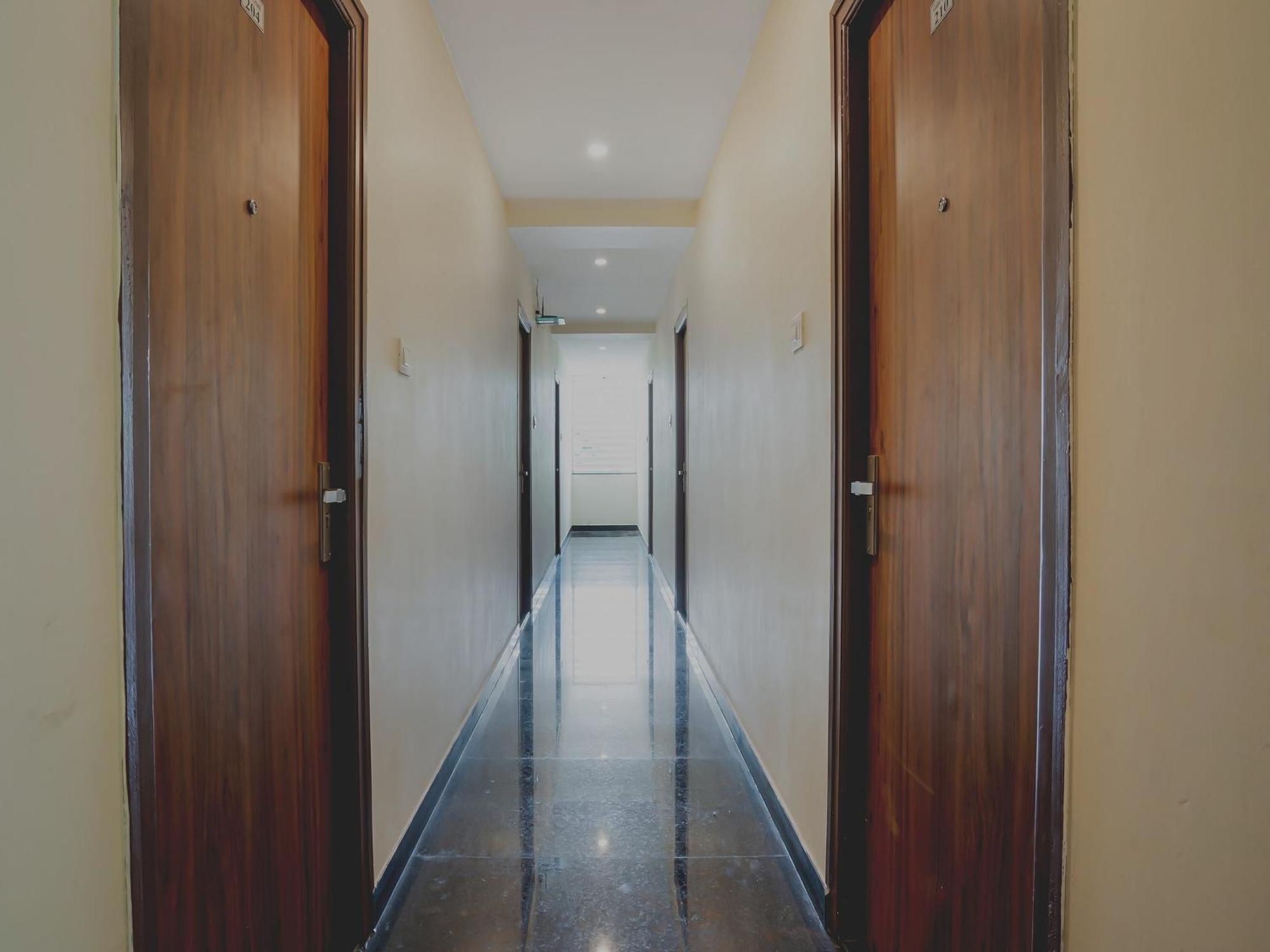Hotel O Gokul Grand Near Sr Nagar Police Station Haidarábád Kültér fotó