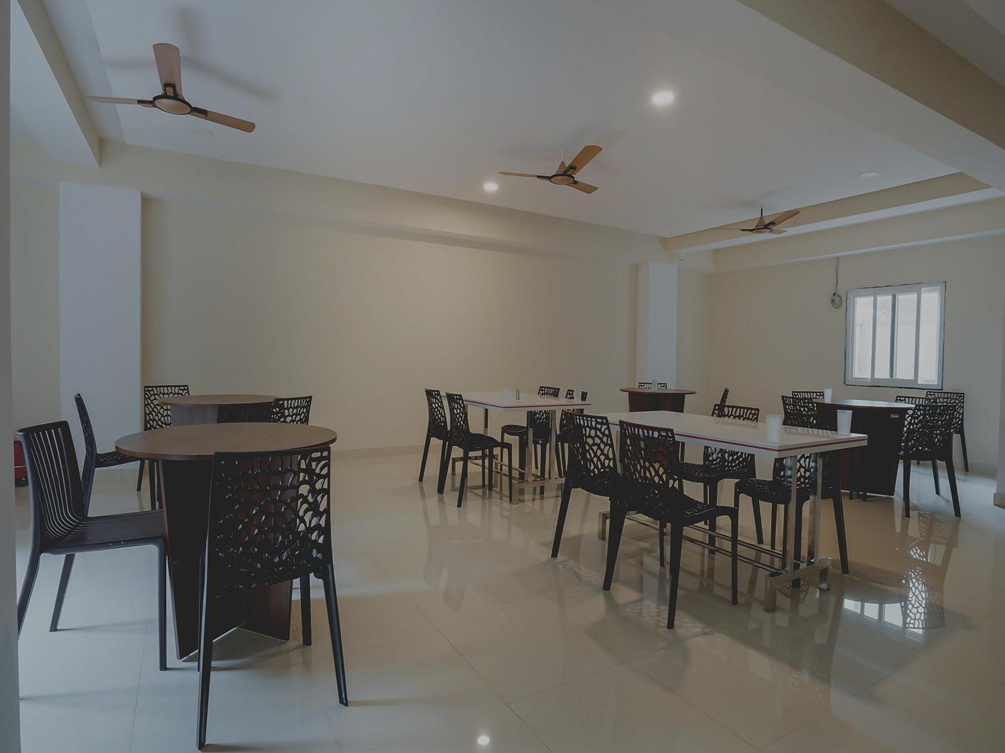 Hotel O Gokul Grand Near Sr Nagar Police Station Haidarábád Kültér fotó