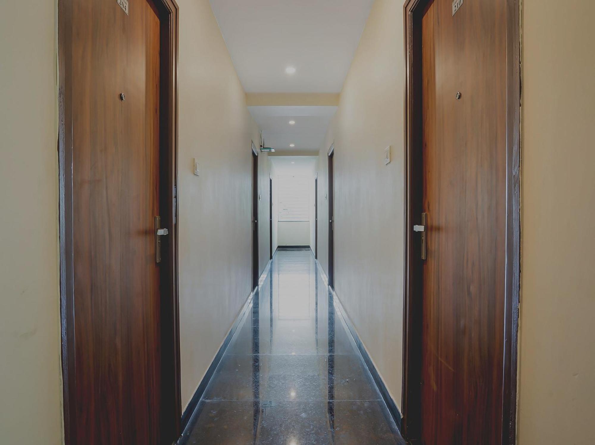 Hotel O Gokul Grand Near Sr Nagar Police Station Haidarábád Kültér fotó