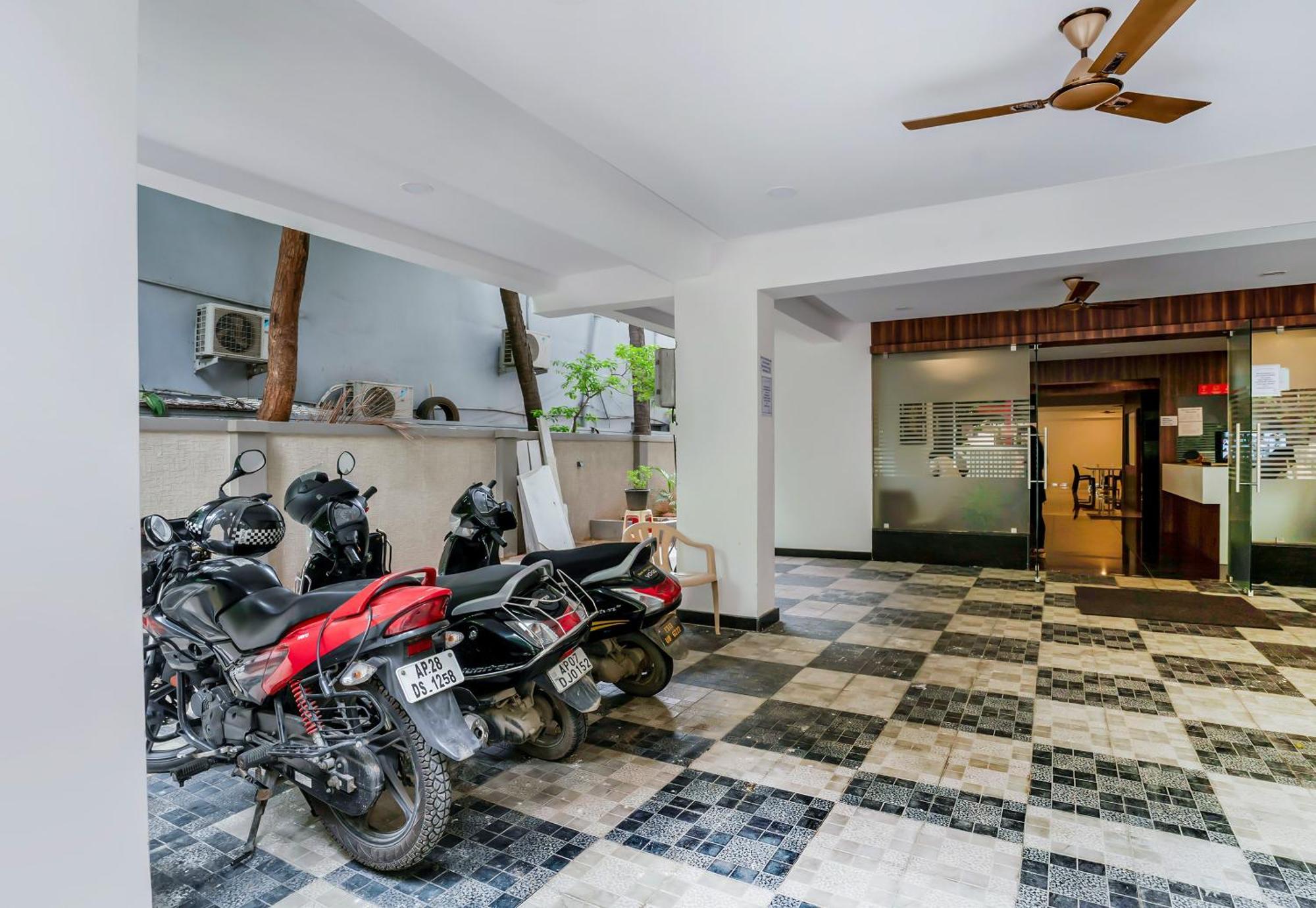 Hotel O Gokul Grand Near Sr Nagar Police Station Haidarábád Kültér fotó