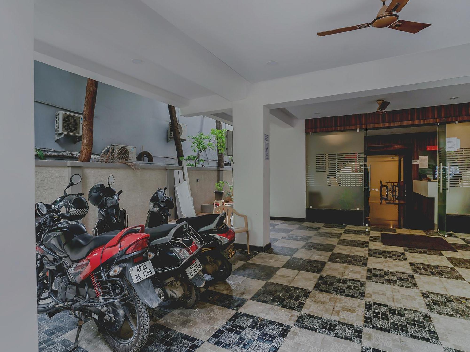 Hotel O Gokul Grand Near Sr Nagar Police Station Haidarábád Kültér fotó